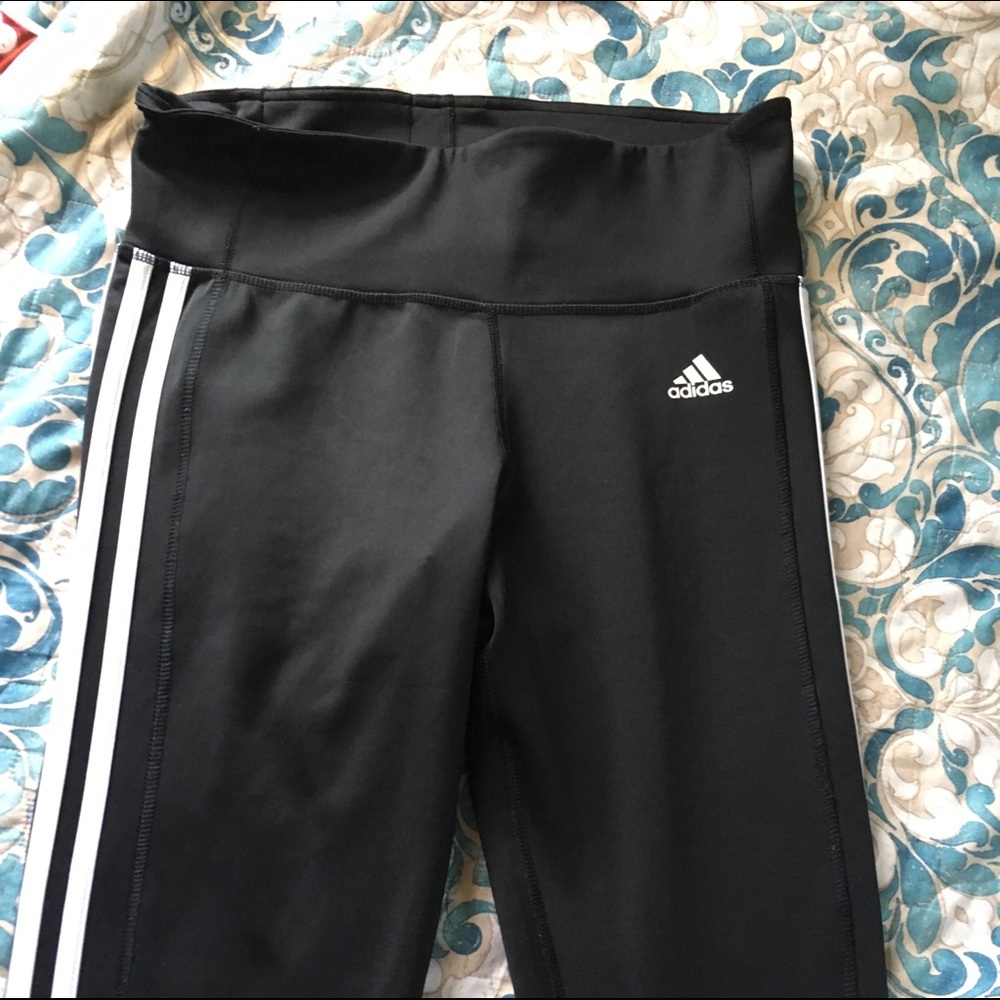 Addis’s yoga pants